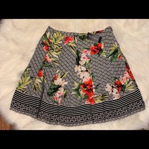 New White House Black Market skirt